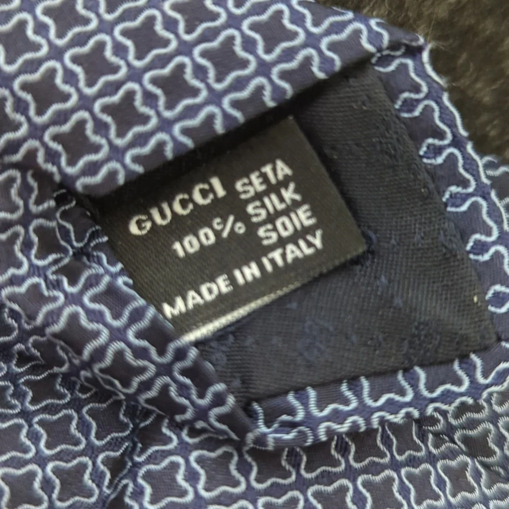 Gucci Men's Navy Geometric Silk Tie ...58 x 3.78